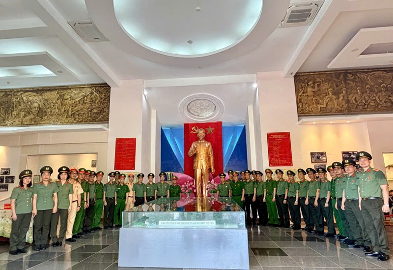 Công an thành phố Hải Phòng tổ chức sinh hoạt chính trị về nguồn tại tỉnh Tây Ninh nhân kỷ niệm 80 năm Ngày truyền thống lực lượng An ninh nhân dân